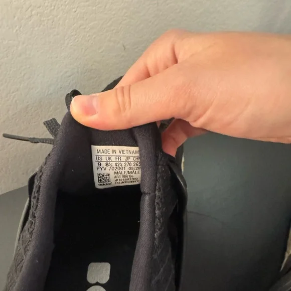 Adidas Women’s Black Ultraboost Sneakers Size‎ 9 - Picture 2 of 7